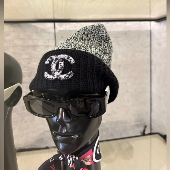 CHANEL black and gray CC logo cashmere beanie - Picture 3 of 5